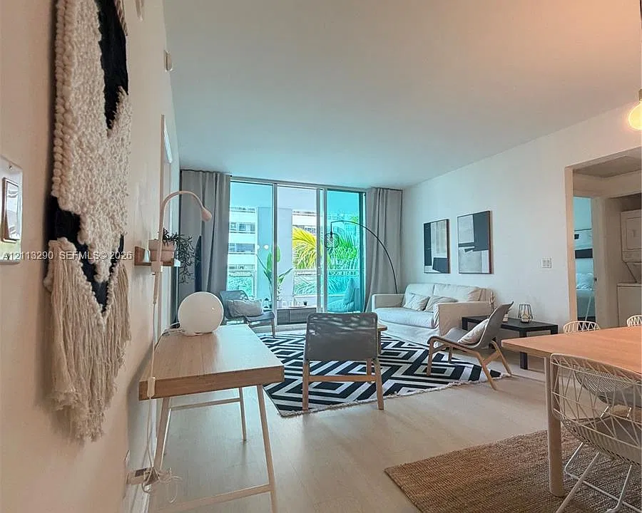 951 Brickell Ave #405