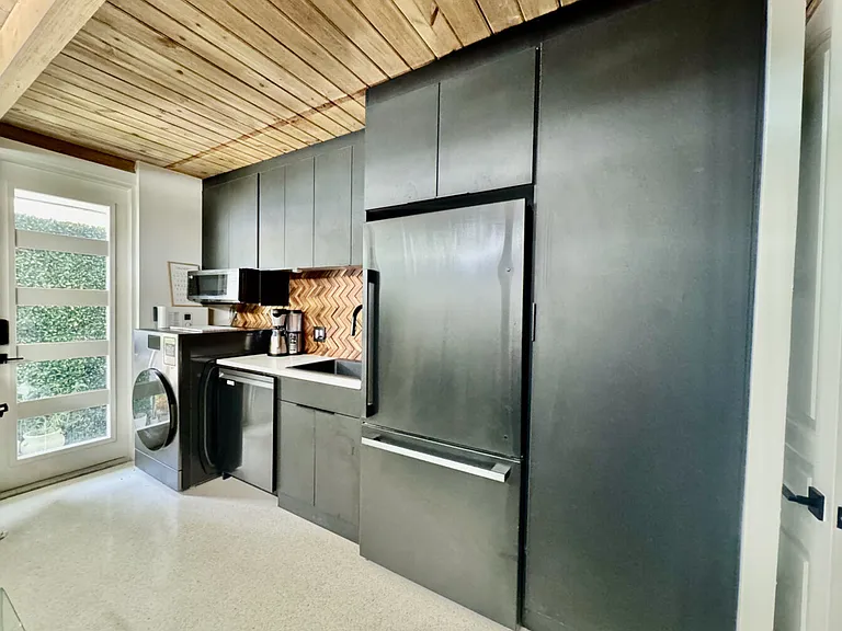 Commonwealth Dr — Photo 17