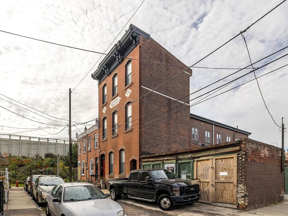 1st image of 1036 Crease St Floor 2