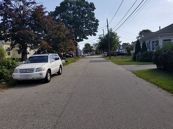 4th image of 32 Willard St