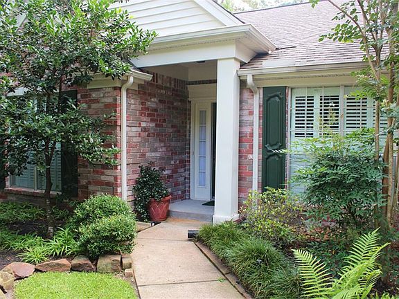 Beautiful entry walk to the front door