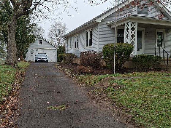 2nd image of 3633 Ferry Rd