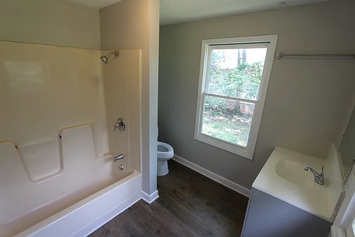 442 Hall St — Photo 16