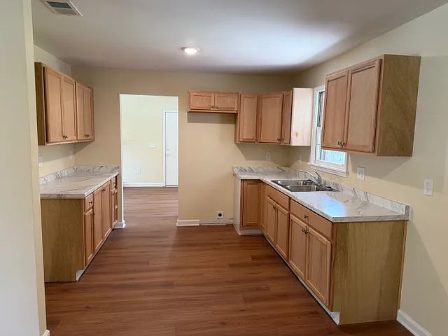 24 Lisa Dr — Photo 2