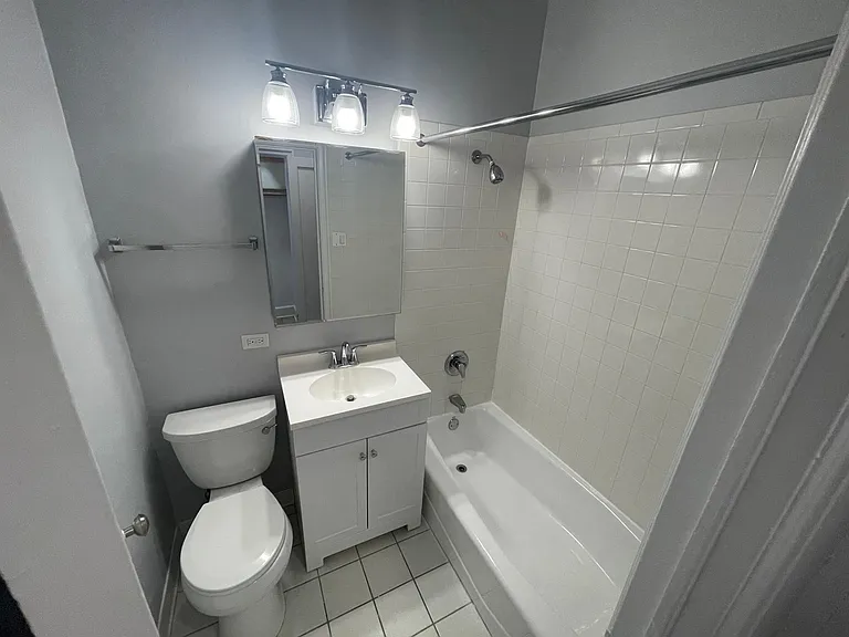 10 W Elm St — Photo 12