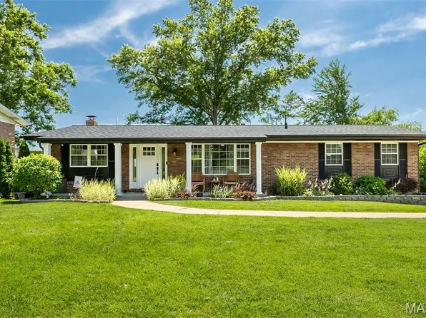 4754 Gatesbury Dr, Saint Louis, MO 63128