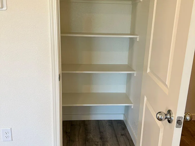963 Kathryn Ct — Photo 6