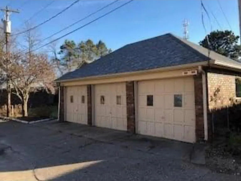 1728 E Locust St — Photo 9