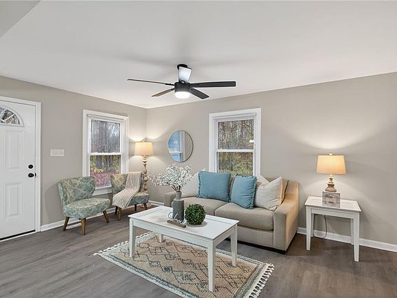 2nd image of 5001 Pearl St
