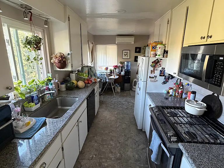 2101 Biglow Dr — Photo 7