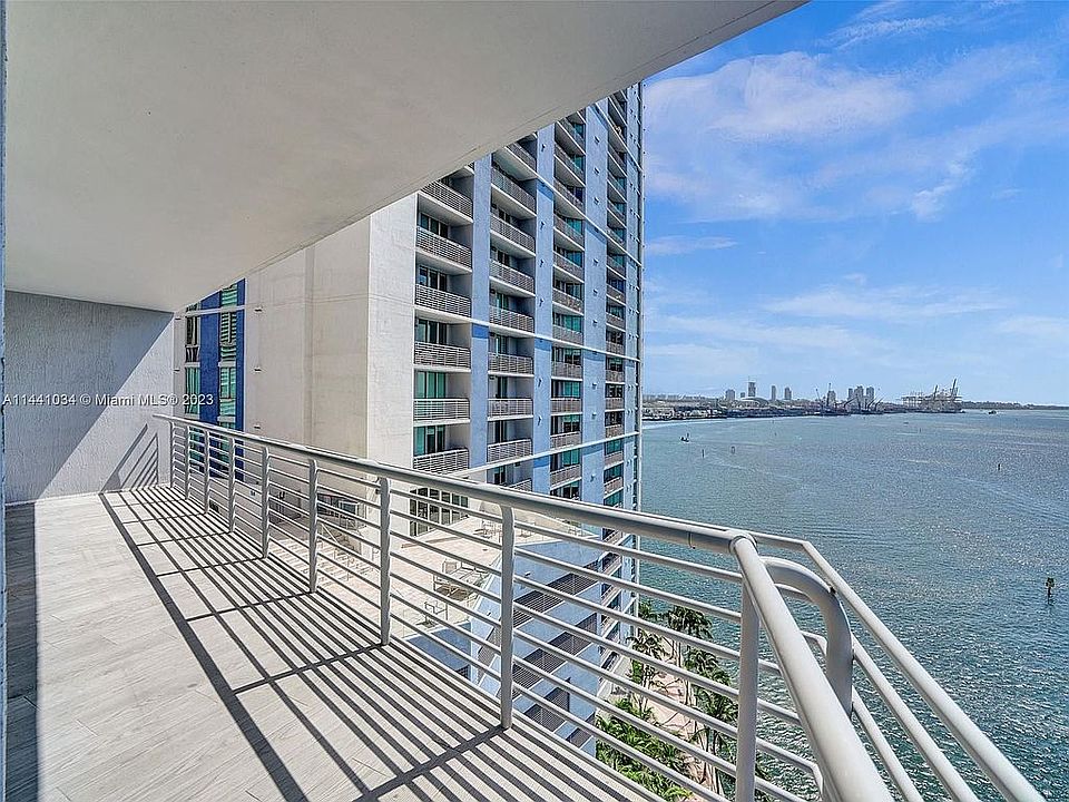 1st image of 325 Biscayne Blvd #1423