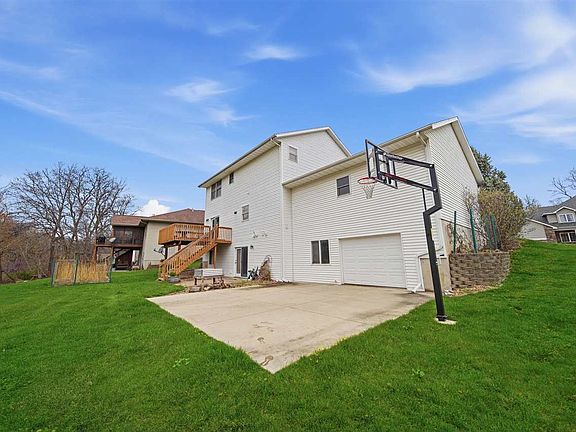 5th image of 860 Forest Edge Dr