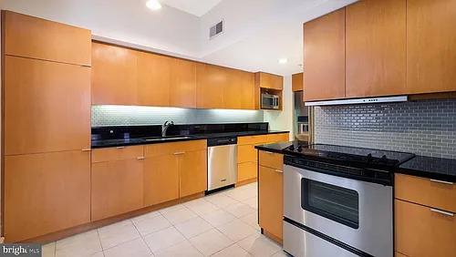 1737 Chestnut St #701 Photo 1