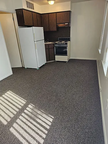 134 N Main St Photo 1