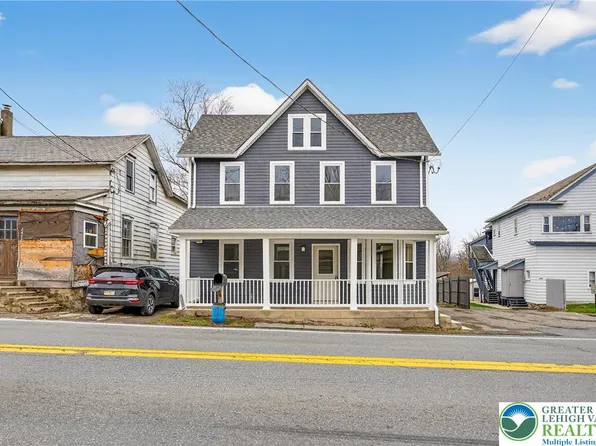 2474 N Delaware Dr, Mount Bethel, PA 18343