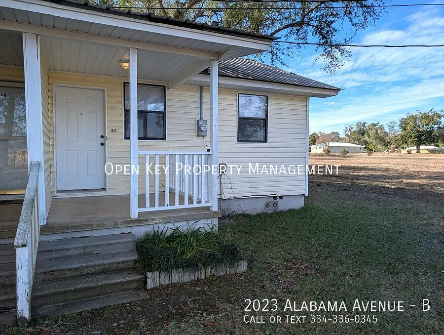 Discover this 1-bedroom, 1-bath apartment in Grand Ridge, Florida. Features a newly updated kitch... — Photo 2