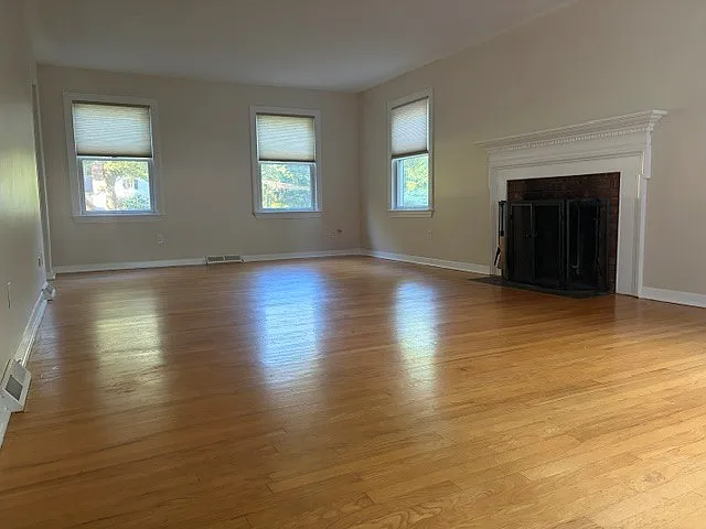 4 bed, 2.5 bath, 2096 sqft, $3,500 — Photo 4