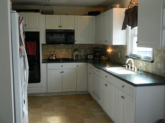 4th image of 410 N Oxford Dr
