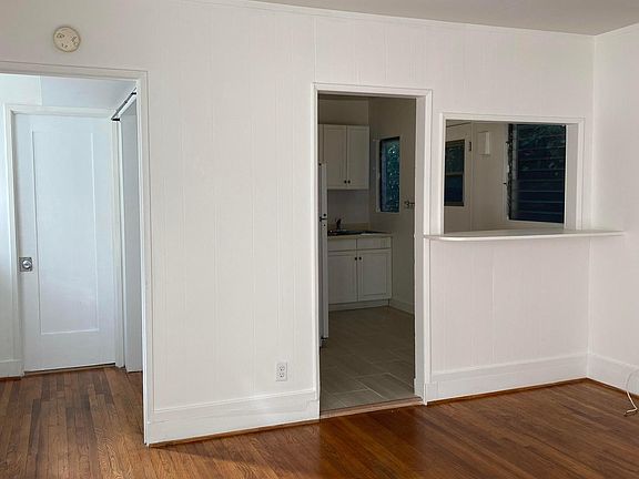 5th image of 1122 N Gardner St #7