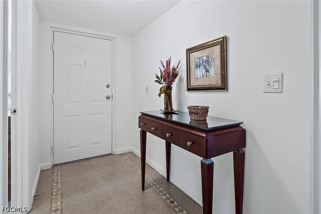2 bed, 2.0 bath, 1128 sqft, $2,200 — Photo 2