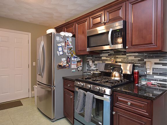 5th image of 10 Anama Ave