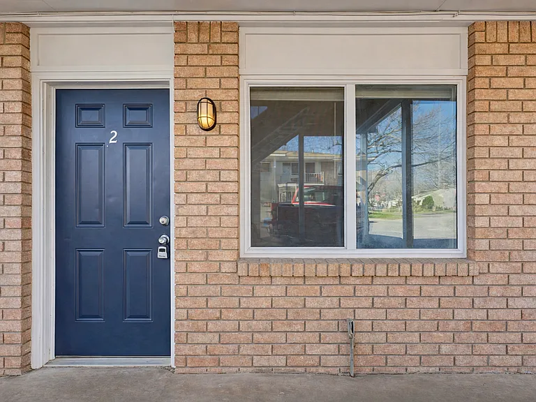 Evanston Apartments — Photo 25