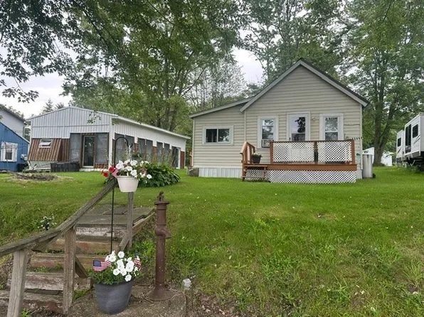 12 Ross Park Dr, Sandy Creek, NY 13145