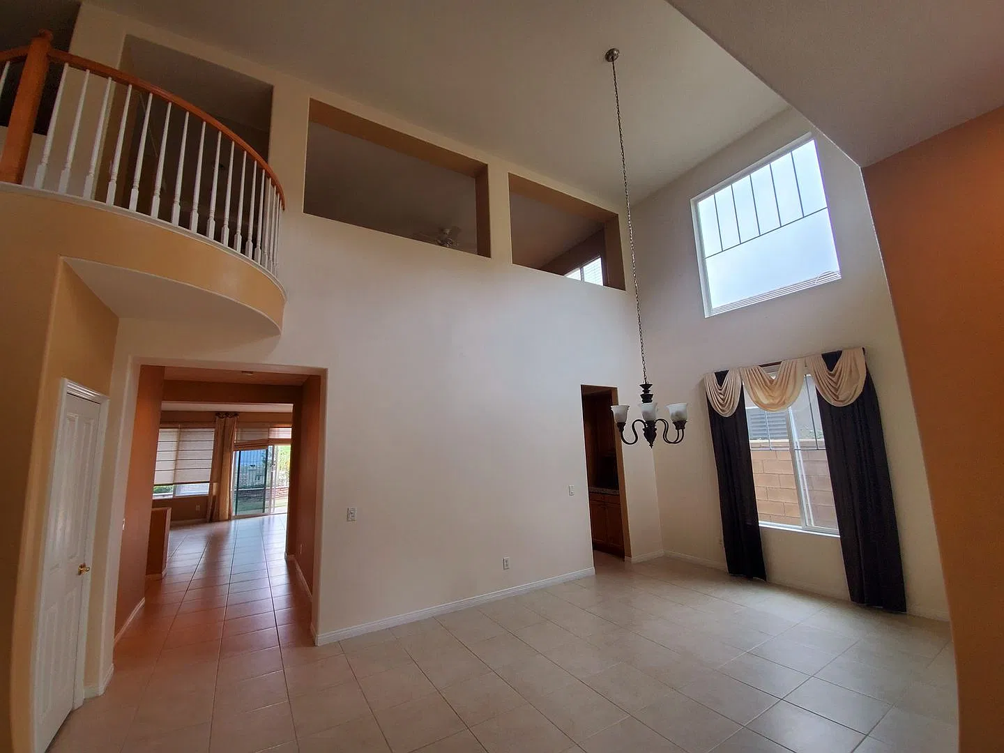 Gorgeous Mid-Term Rental Avail Now! Office /Loft/ Great Room / 3,442 Sq. Ft. — Photo 4