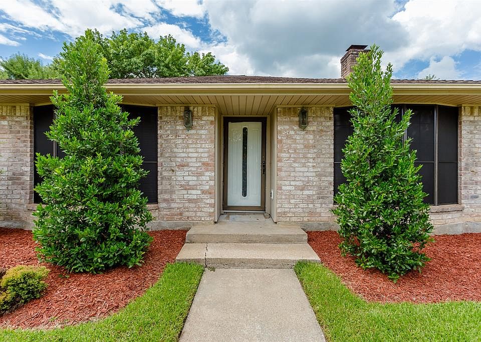 1st image of 15166 Diana Ln