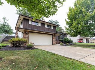 6417 Thoreau Dr, Parma, OH 44129