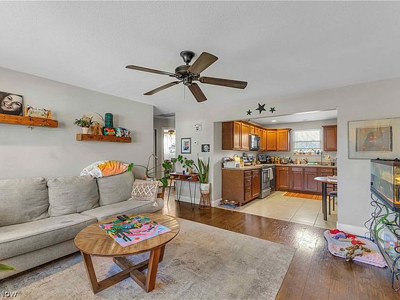 5th image of 2587 Jaycox Rd