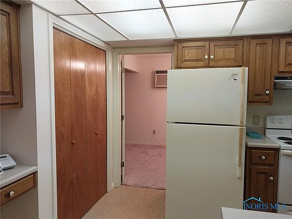 5th image of 851 N Main St