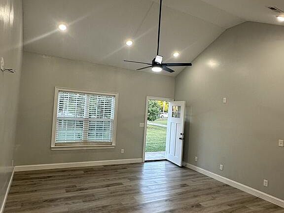 2nd image of 190 Julie Ln