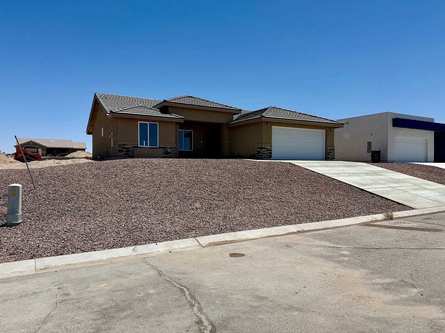 Brand New home in Wellton - 3 Bedrooms 2 Bath — Photo 2