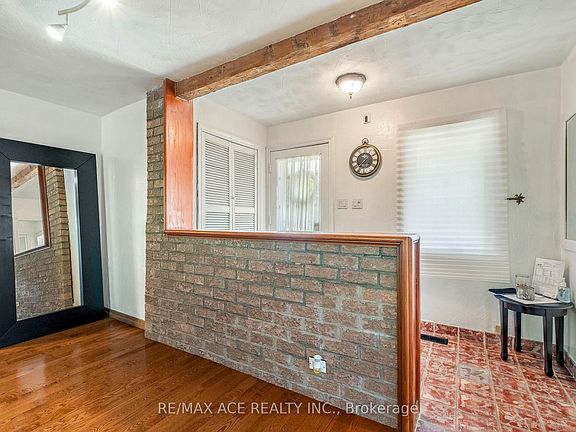 5th image of 11 Maple Ln