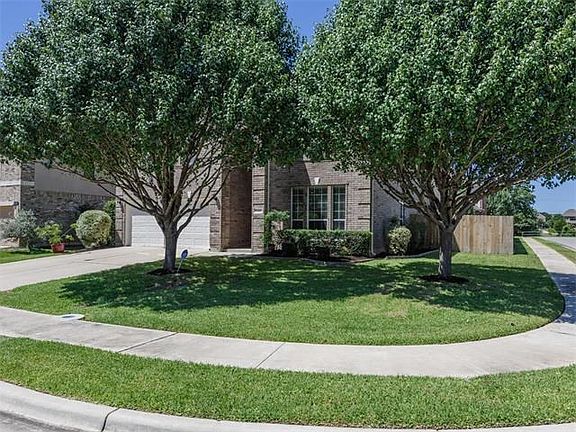2nd image of 2562 Arbor Dr
