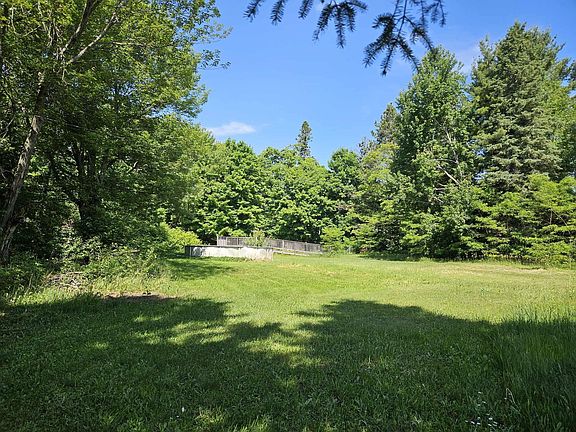 3rd image of 3416 S Mackinac Trl