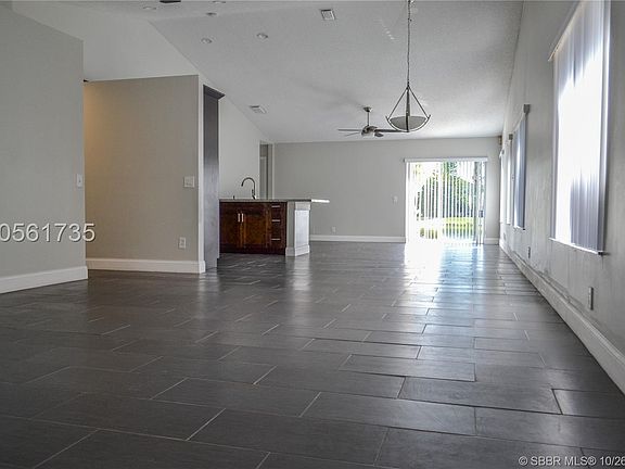 3rd image of 802 San Remo Dr #802E
