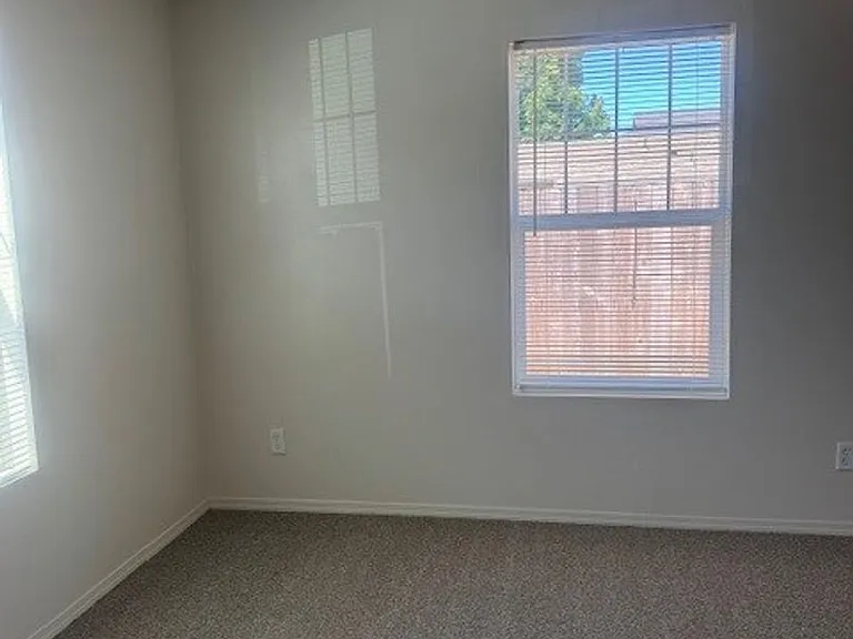 3440 Hawthorne Ave NE — Photo 9
