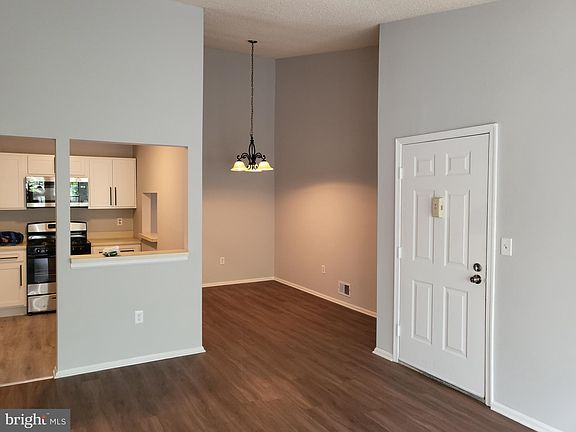 3rd image of 22 Gilpin Ct