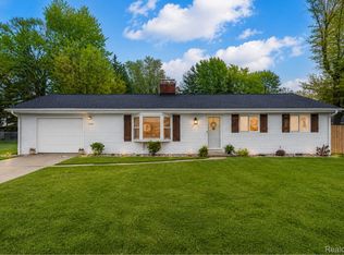 3585 Creekwood Dr, Saginaw, MI 48601