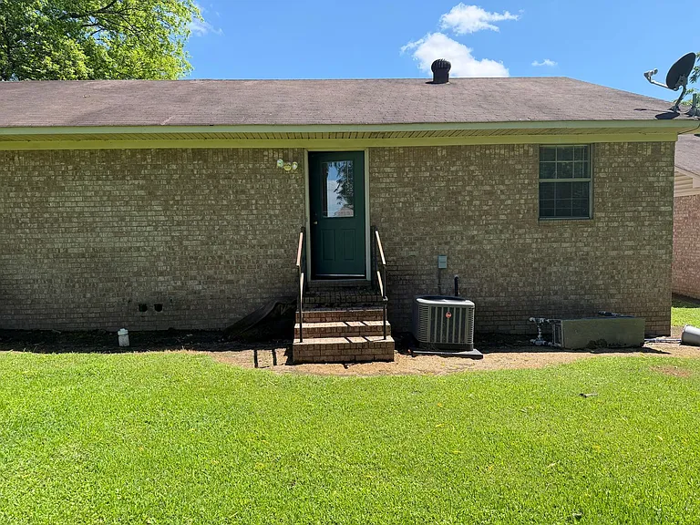 209 E Center St — Photo 8