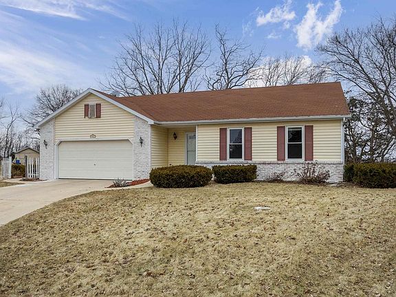 2nd image of 902 Anna Court