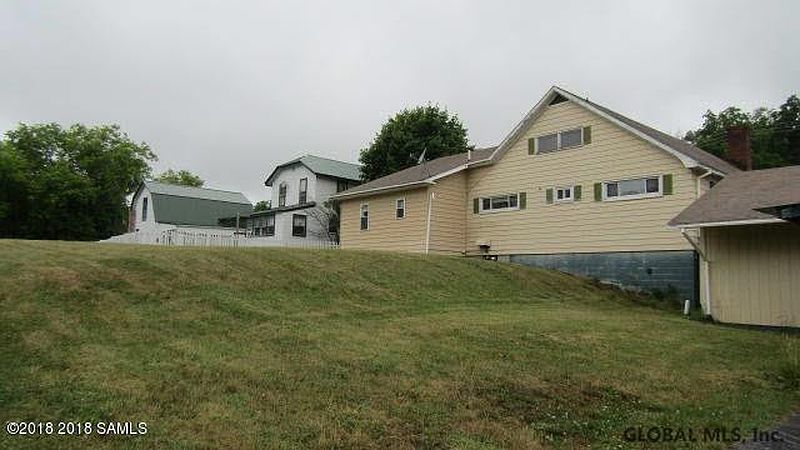 3rd image of 52 St Clair Street