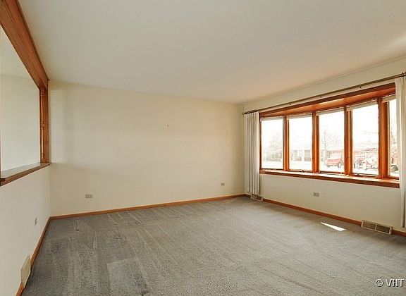 2nd image of 15040 Avenida Del Este St