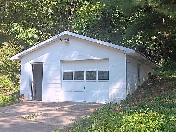 4th image of 2112 Canter Dr