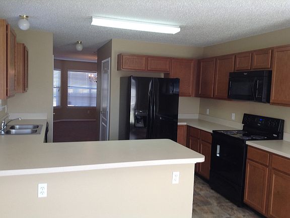 5th image of 604 Arbor Dr