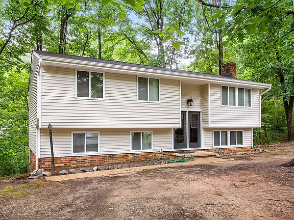 2nd image of 10700 Milbrook Ct