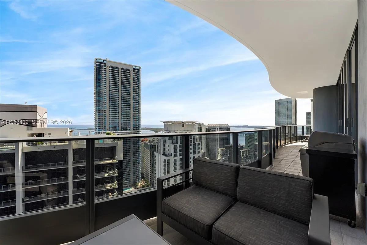 Building Photo - 1000 Brickell Plz #Penthouse 5203