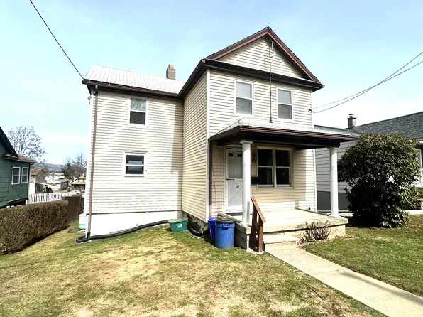 37 Line St, Throop, PA 18512